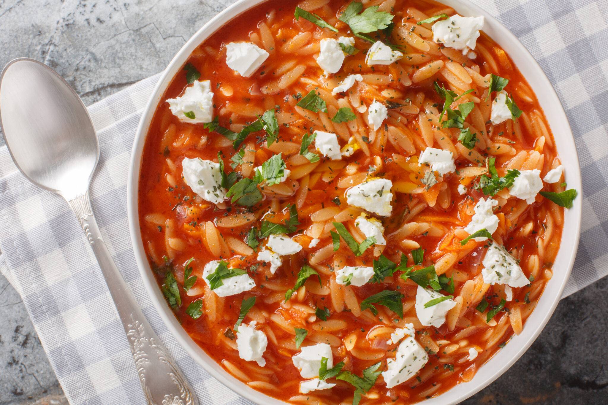 ALMGOLD - Kritharaki One Pot: Griechische Orzo-Nudeln mit Feta und Tomaten