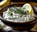 Frischer griechischer Tzatziki mit Dill - Tsatsiki